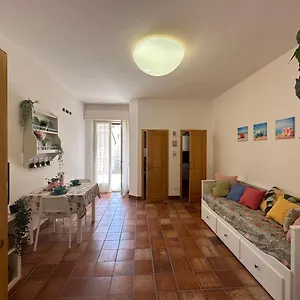 https://miamare-beach-apartment-1-min-dalla-spiaggia-e-terrazzo.emilia-romagnahotels.net